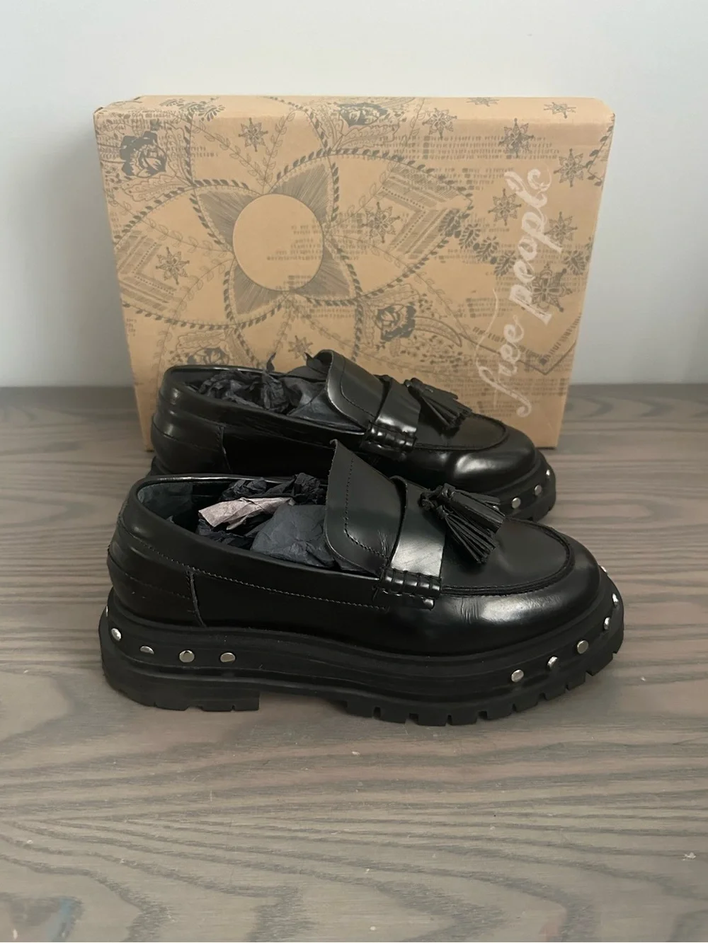 FREE PEOPLE WOMENS TEAGAN TASSEL LOAFER
